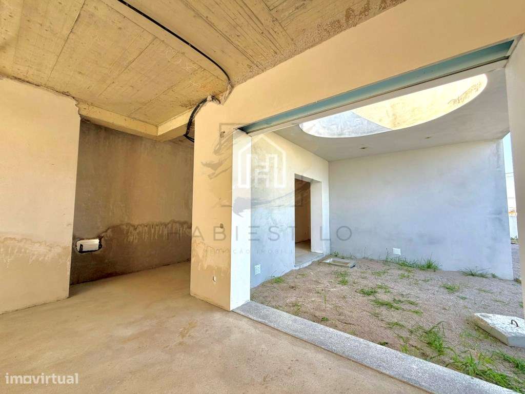 Moradia nova com excelentes áreas-20