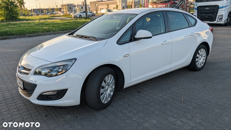 Opel Astra IV 1.4 T Active - 1