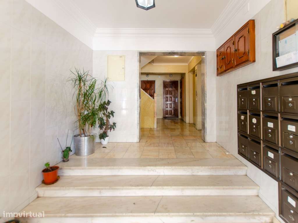 Apartamento T2 totalmente remodelado, com lareira e arrecadação-26