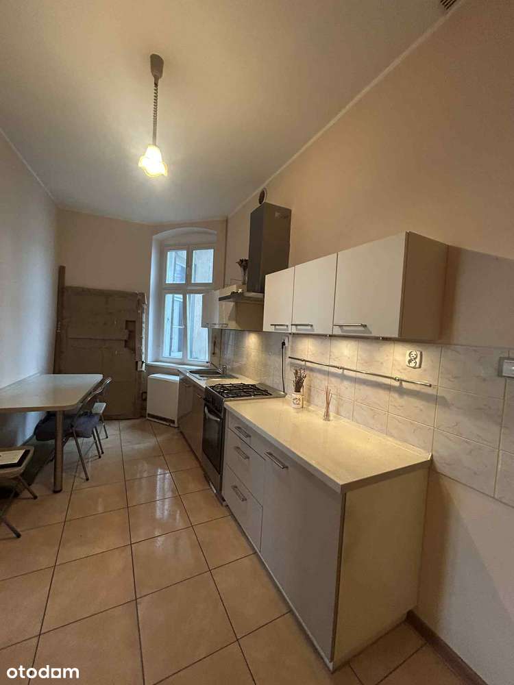 Mieszkanie w świetnej lokalizacji 41m2 z widokiem na Rynek Łazarski-1