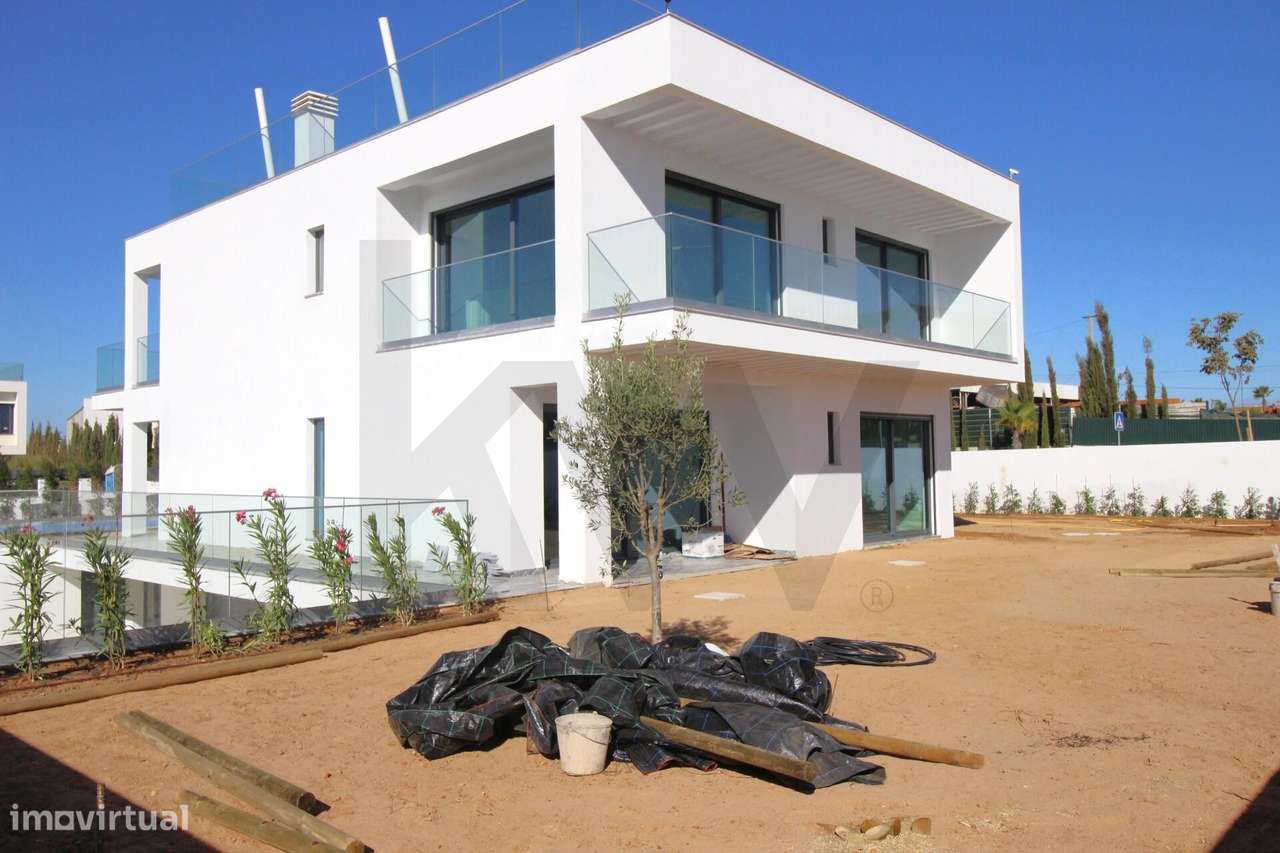 MORADIA CONTEMPORÂNEA, 4 SUITES, ELEVADOR, PISCINA, PÊRA! - Grande imagem: 5/36