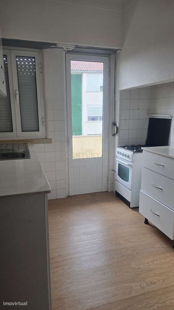 T4+1 com Garagem: Centralidade e Amplitude em Abrantes-5