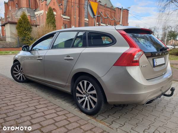 Volvo V60 D4 Summum - 14