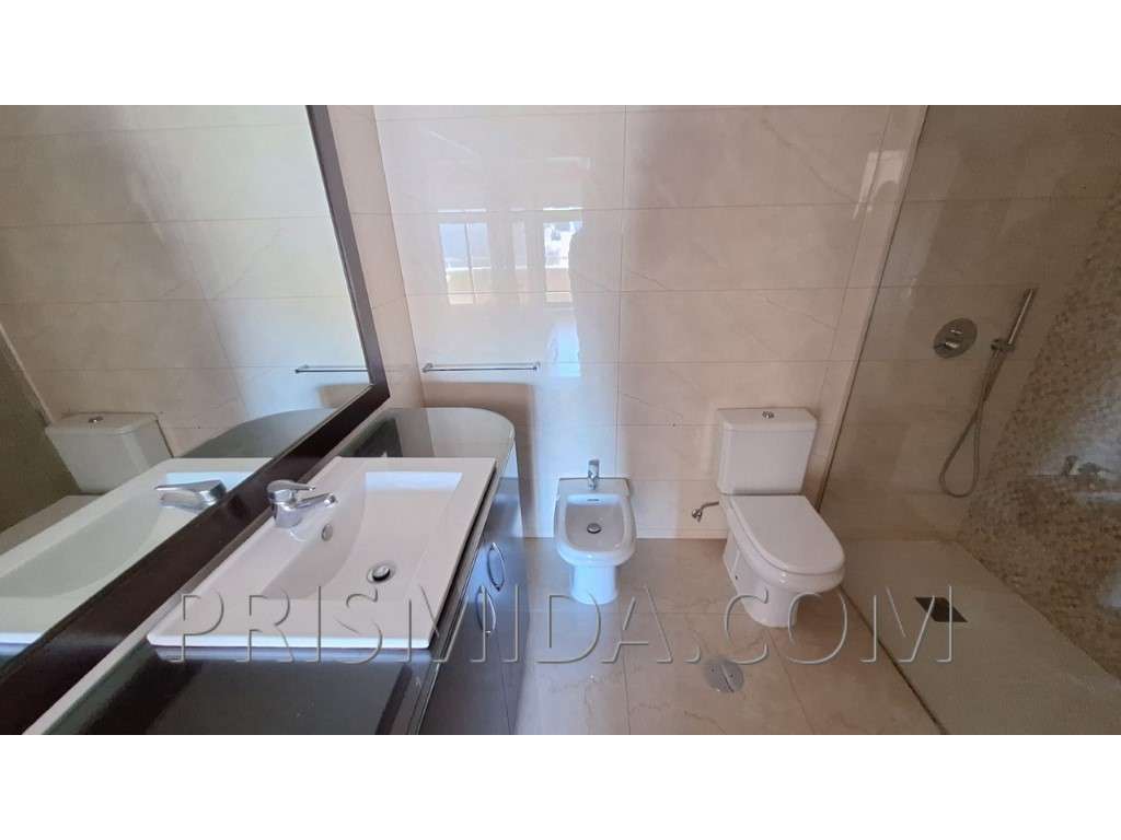 Duplex T4+office Renovado | Bi-Familiar | Terraço c/Churrasqueira-24