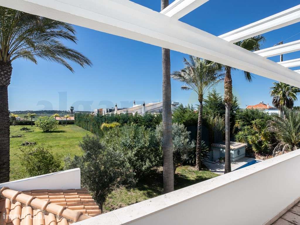 Moradia T5 com Jardim e Piscina + Lote Urbano para construção - Cas...-32