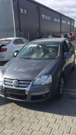 Dezmembram Volkswagen Jetta 1.6 benzina an fabr 2008 - 3