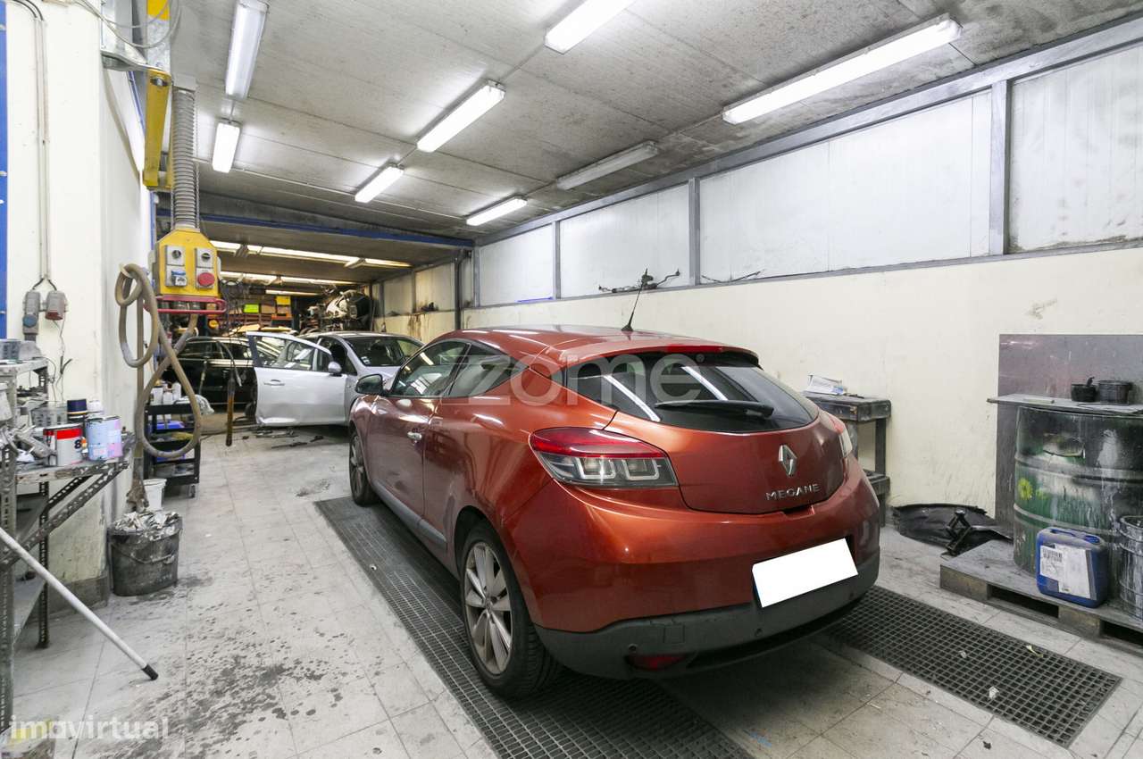 Oficina Automóvel Equipada e armazém para venda em Baguim do Monte-9