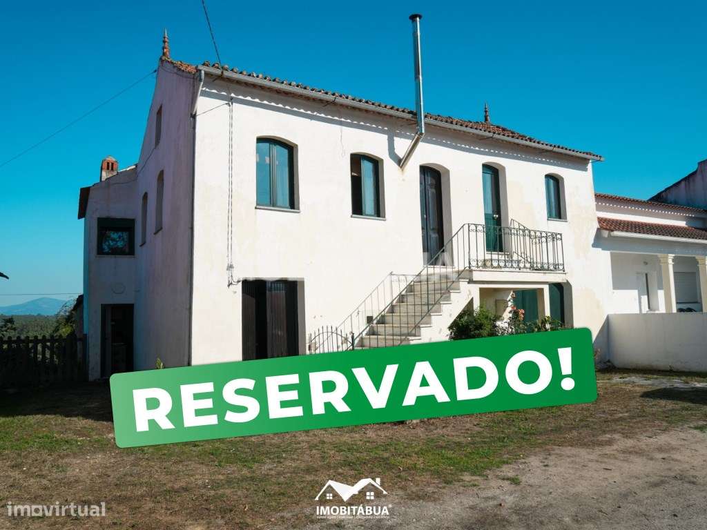 Casa Tradicional Portuguesa com Quintal, Vista e Muitos Detalhes Au...-0