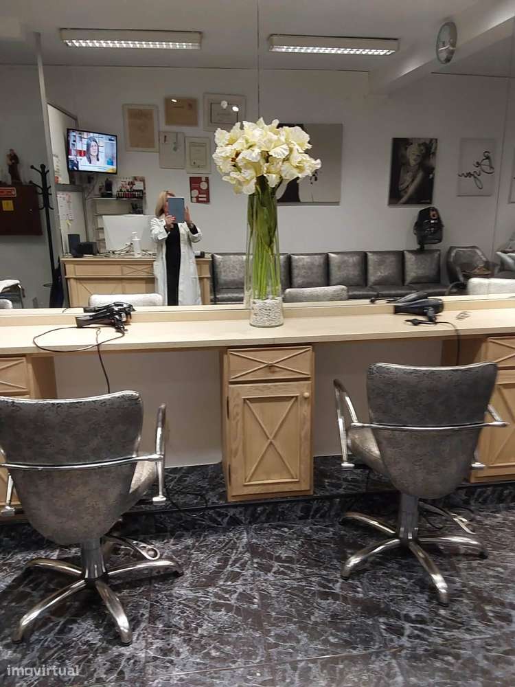 Oportunidade Única em Fânzeres: Loja + Negócio Histórico - Grande imagem: 5/12