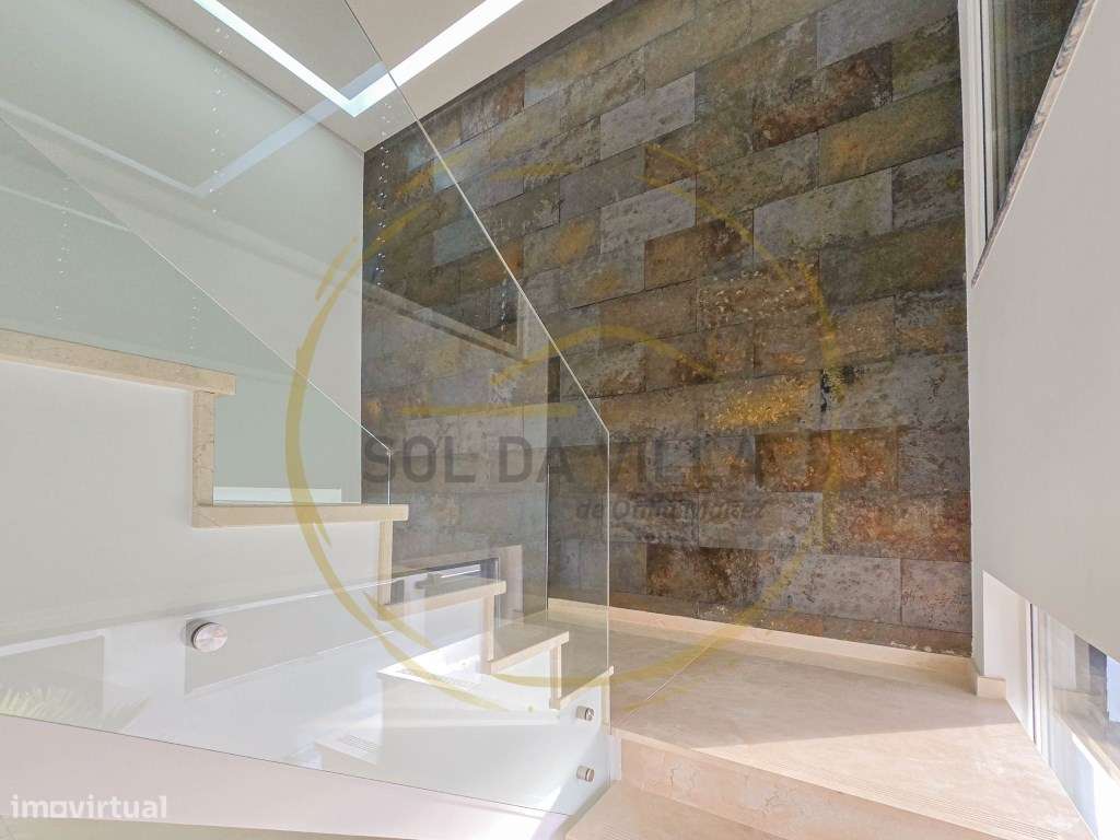 Moradia T4 Isolada com piscina - Valadares, Corroios - 750.000€-38