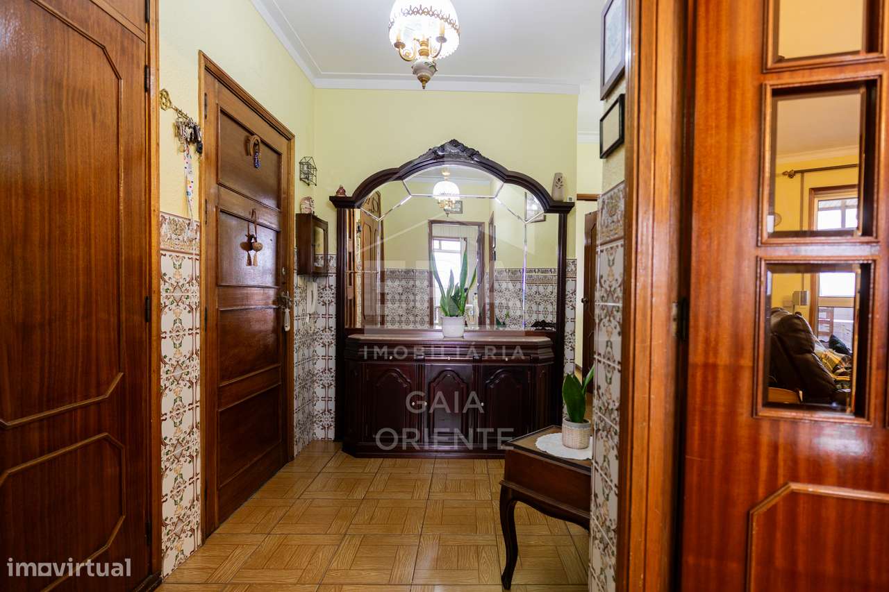 Apartamento T2 com Terraços e Vista Douro-23