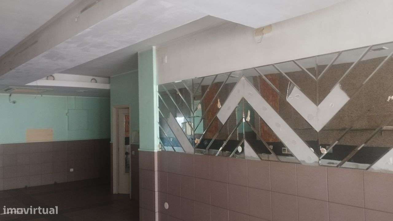 Vende-se LOJA que dá para hotelaria em Leça do Balio - Grande imagem: 5/8
