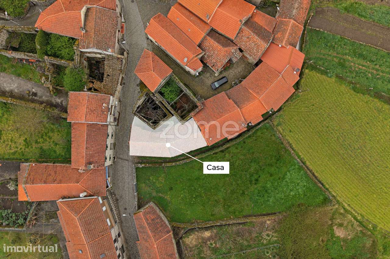 Duas Casas em Pedra para Reabilitação em Tourém, Montalegre - Grande imagem: 2/19