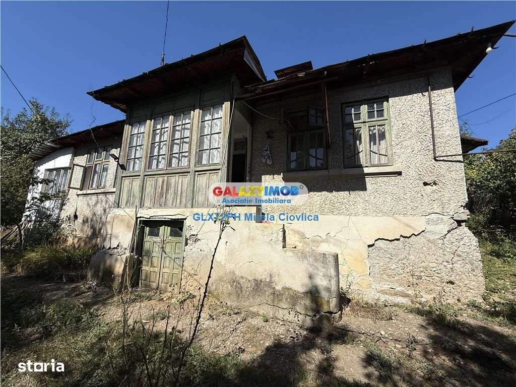 Vanzare casa batraneasca Baicoi Prahova - Imagine principală: 1/17