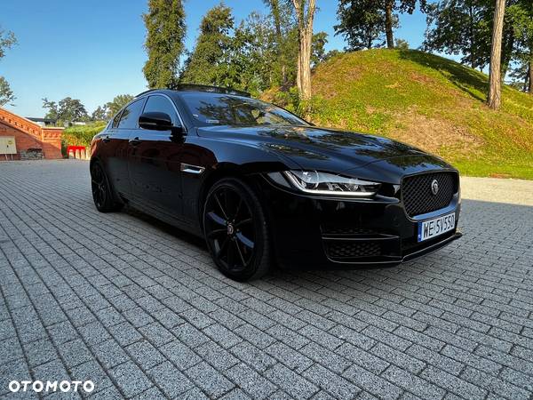 Jaguar XE 25t Prestige - 26