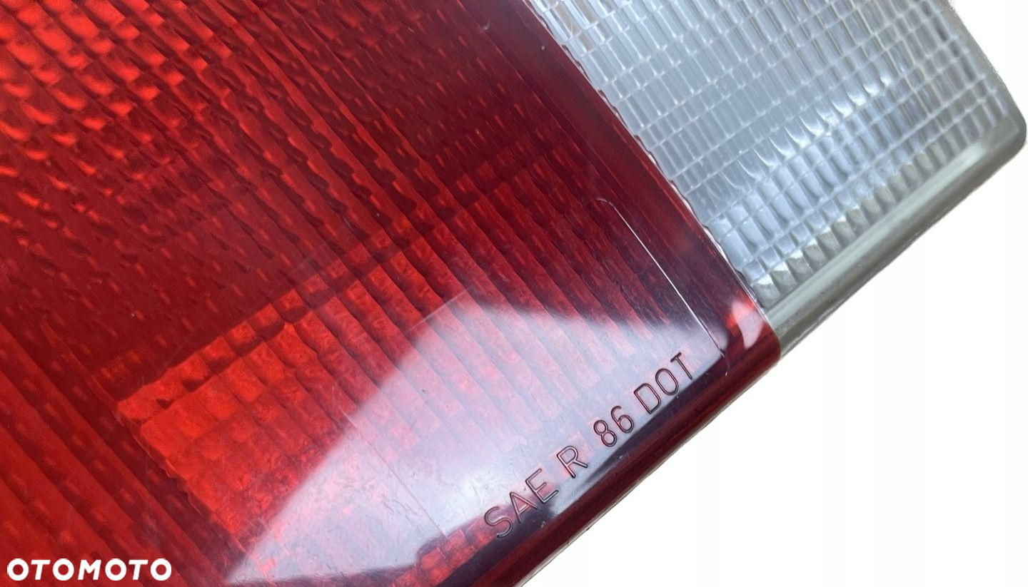 LAMPA Lewa TYŁ TYLNA w klapę Audi 80 Sedan 87-91r - 11