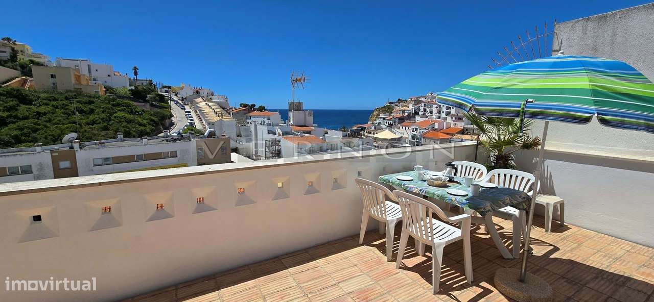 Moradia Moderna Renovada com Vista Mar e Rooftop no Centro de Carvoeir-16