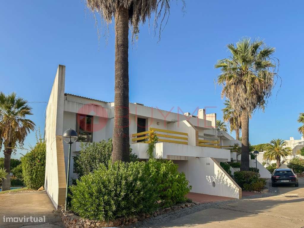 Moradia em Banda T2 em Condomínio com Piscina e Jardins | Vilamoura-26