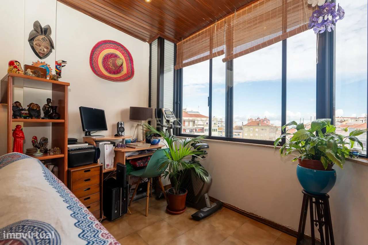 ESPECTACULAR APARTAMENTO T2 EM SACAVÉM - Grande imagem: 4/30