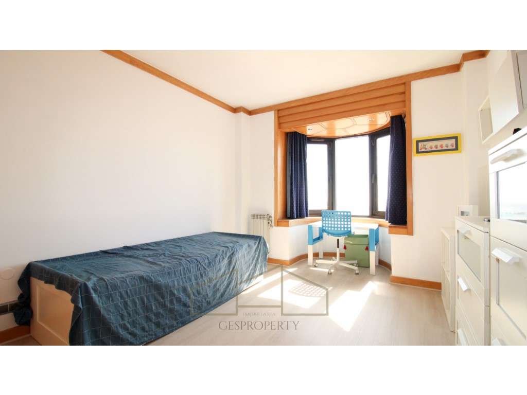 Apartamento T4 nas Torres das Amoreiras-21