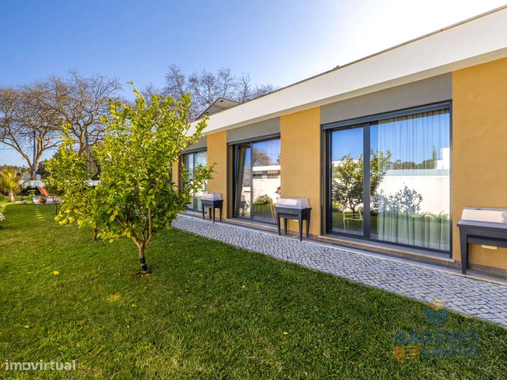 Moradia Térrea T3 Contemporânea com Piscina-45