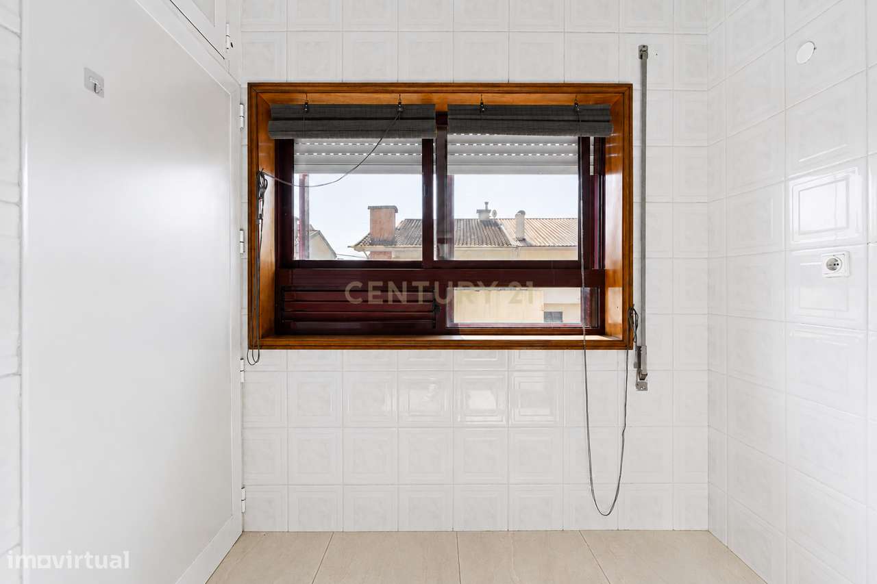 Apartamento T2 em Vila Nova de Gaia com Garagem e Elevador-7