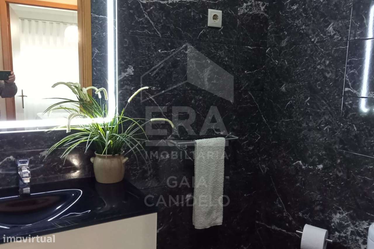 T2 com Varanda e lugar de garagem no Candal!-11