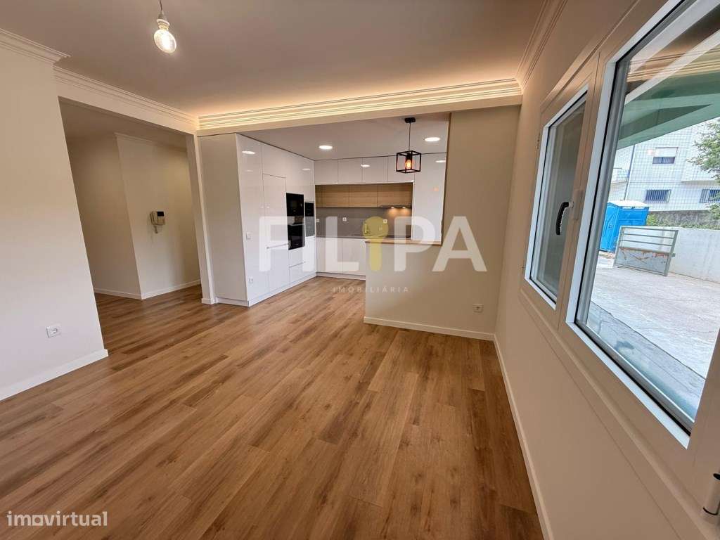 T1+1 Renovado com Terraço em Valongo-4