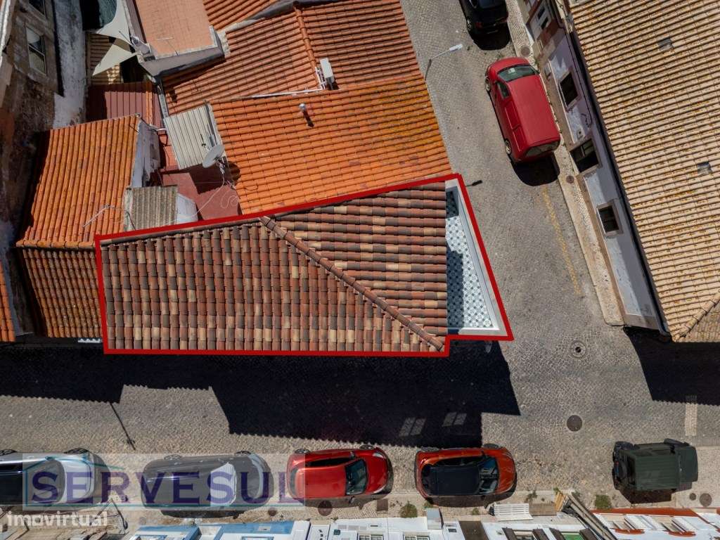 Nova Moradia de 2 pisos composta por 1 quarto, totalmente renovada,...-24