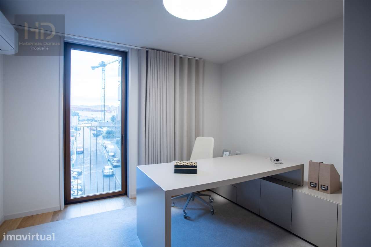 Apartamento T4 com vistas de mar e rio-15