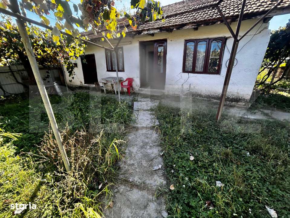 Doua casa de vanzare, teren intravilan 1773 mp, zona Stolojani - Imagine principală: 5/7