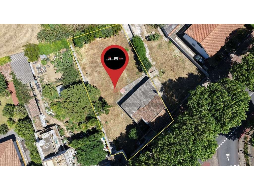 Moradia inserida em terreno de 569m2, Ponta Delgada Ilha de São Miguel - Grande imagem: 2/28