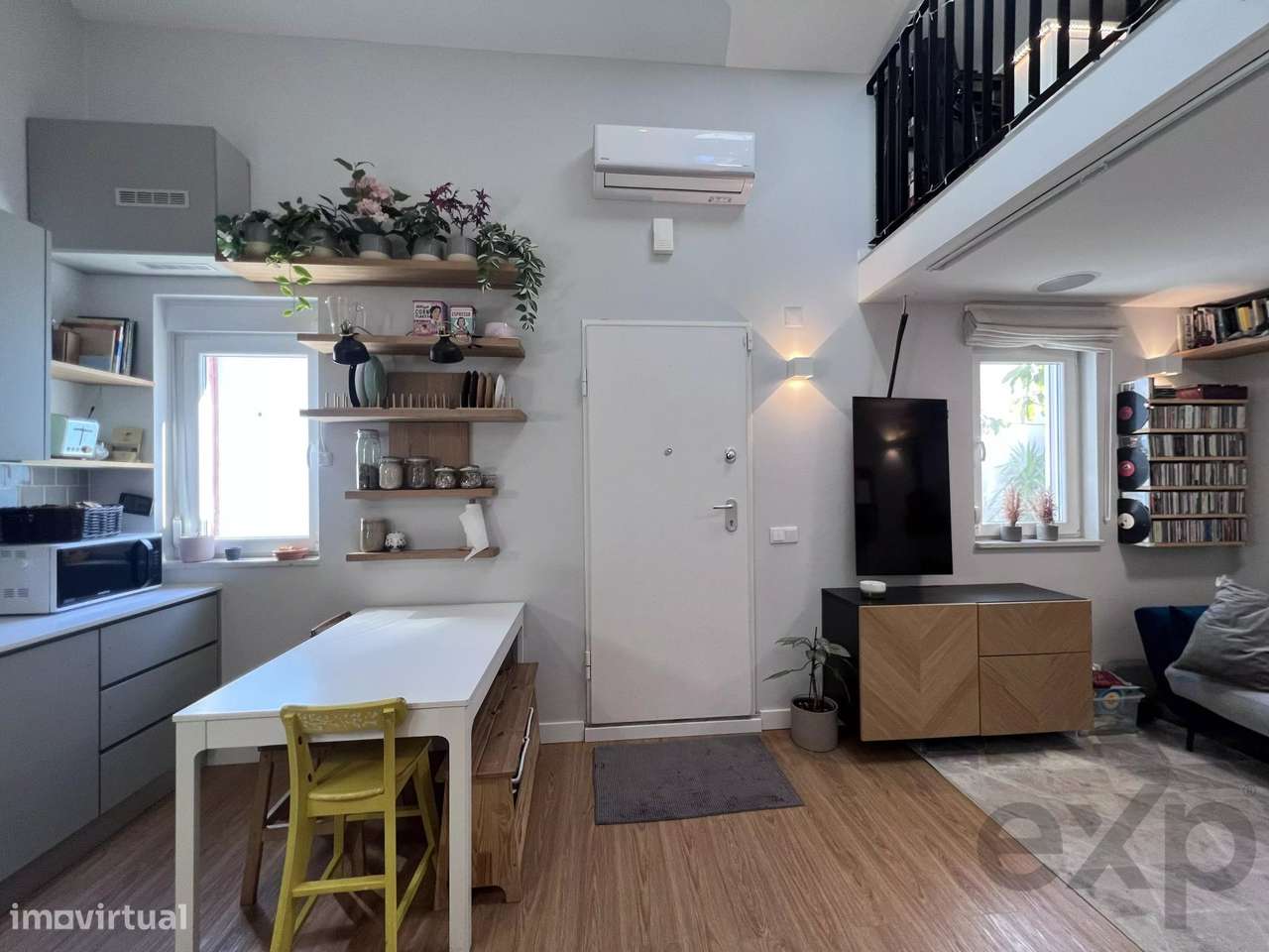 Vende-se Moradia T2 na mítica Vila Madalena em Algés - Grande imagem: 3/14