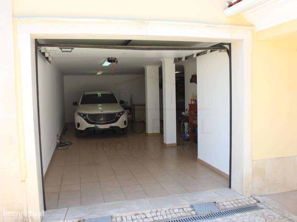 Moradia T5 com grandes áreas em zona muito tranquila de Rio Maior-59