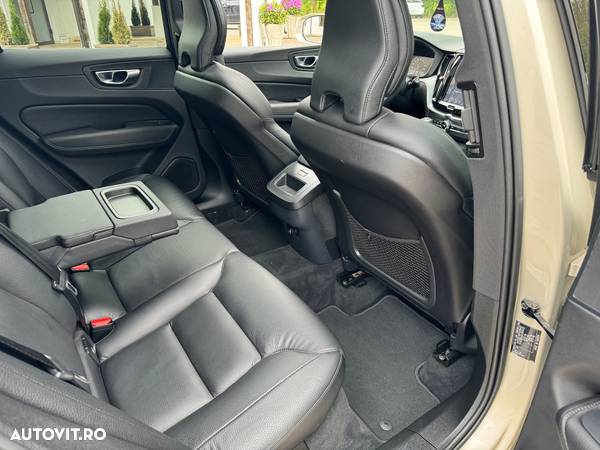 Volvo XC 60 D5 AWD Geartronic Momentum - 23