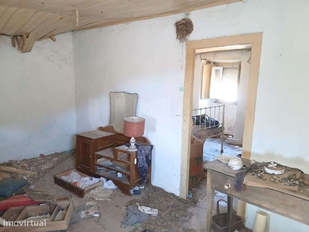 Moradia T3, em terreno de 1663 m² ,para reconstrução total, a 5 min...-15
