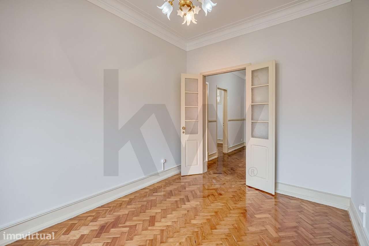 Apartamento T2+1 em Arroios com áreas generosas e espaço de arrumação - Grande imagem: 5/24