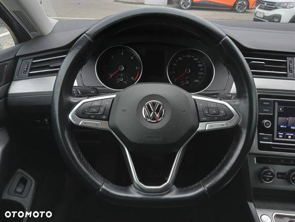 Volkswagen Passat 2.0 TDI EVO Essence DSG - 30