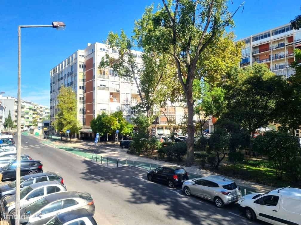 T4 remodelado com terraço - Rua Alexandre Ferreira-30