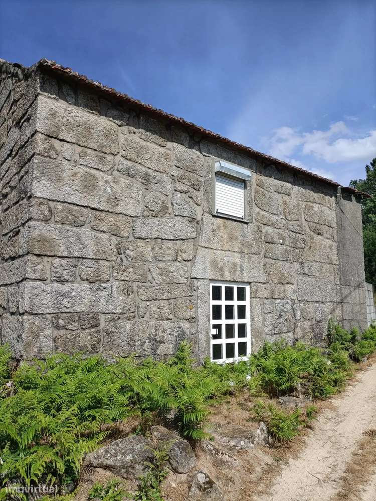 Moradia T3 +2 + Terreno Rústico de 3.700m2 em Fornos de Algodres - Grande imagem: 3/22