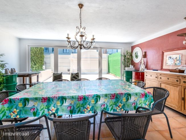 Moradia T4 + 1 com jardim e piscina, em Bicesse, Cascais-46