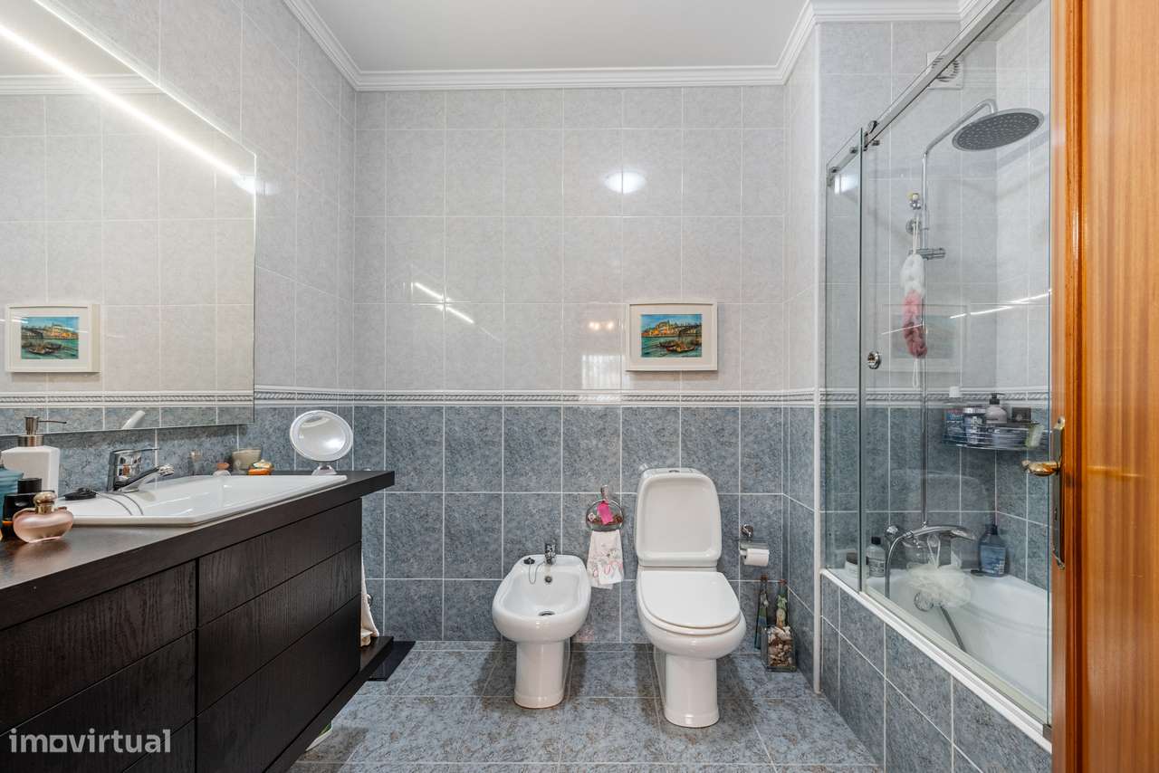 T2 em Arcozelo (V. N. de Gaia) com 114 m², Excelente Localização.-12