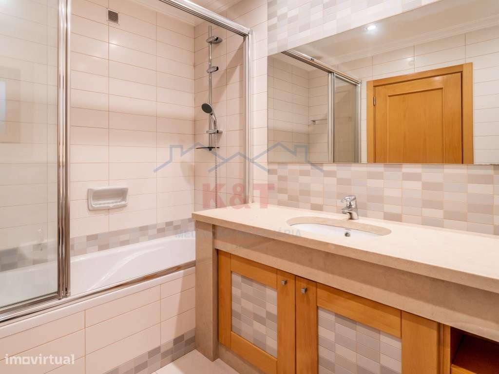 Moradia T5 de Luxo + Apartamento T3 - Lagoa-32