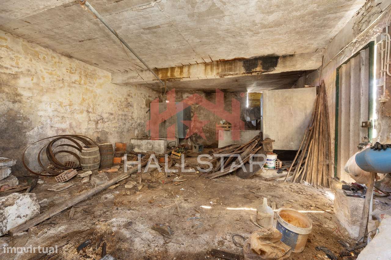 Terreno com 654,70m2 / Adega e Poço / Torre - Grande imagem: 5/52