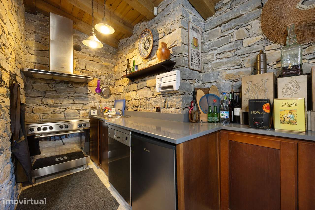 Moradia T2+2 | Piscina e Jardim | Vista Rio Zezêre | Dornes-43