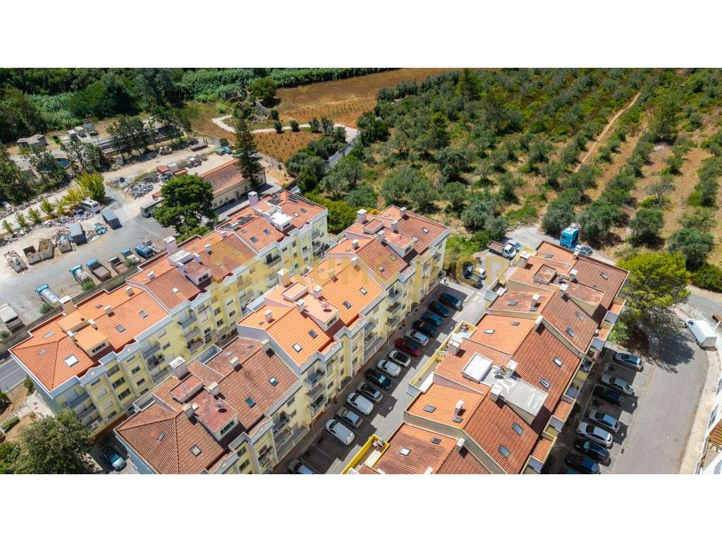 Apartamento T2 com Garagem para 2 Carros em Barnabé - Alenquer-24