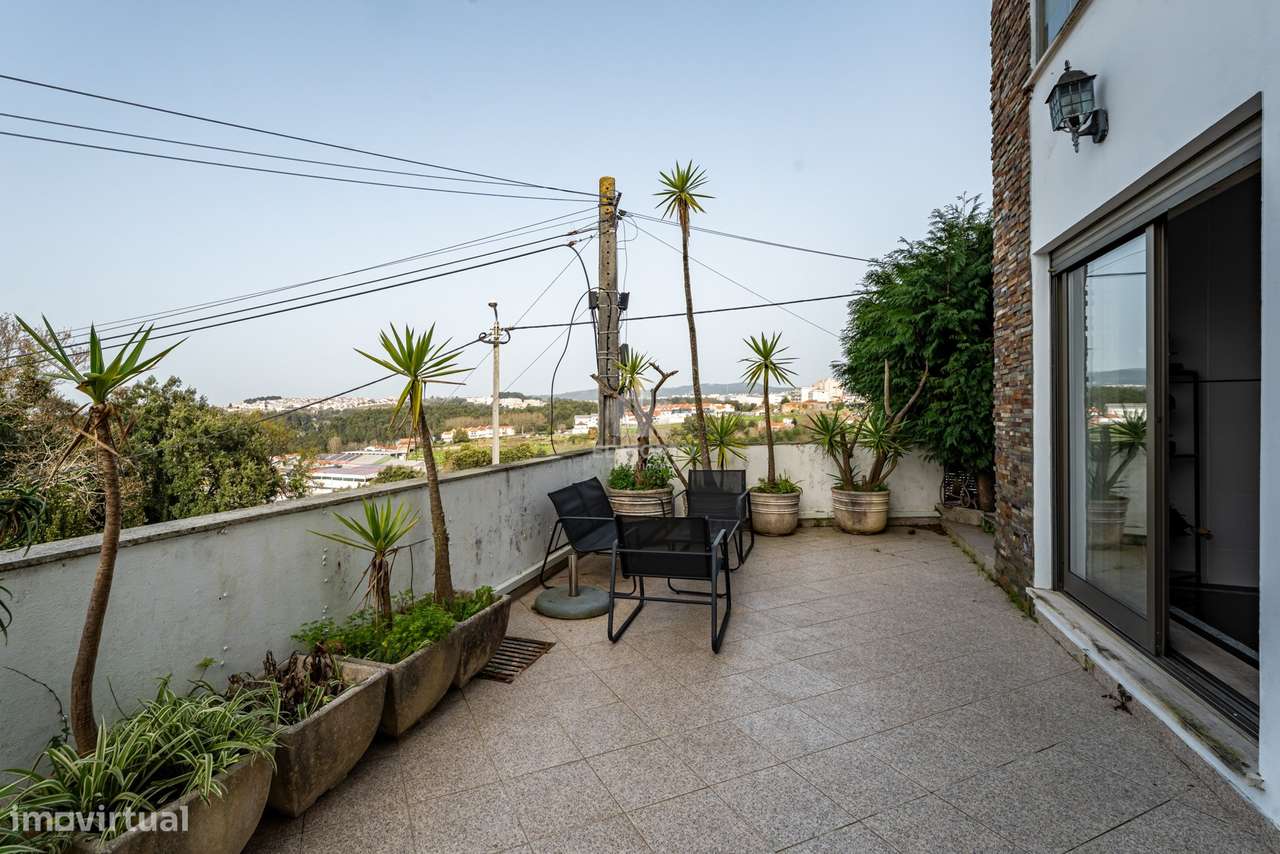 Moradia T3 de três frentes em Valbom – Espaço, conforto e box para 4 c - Grande imagem: 4/35