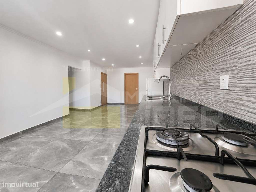 Oferta de Verão oferecemos a escritura 
Apartamento T2 remodelado ...-4