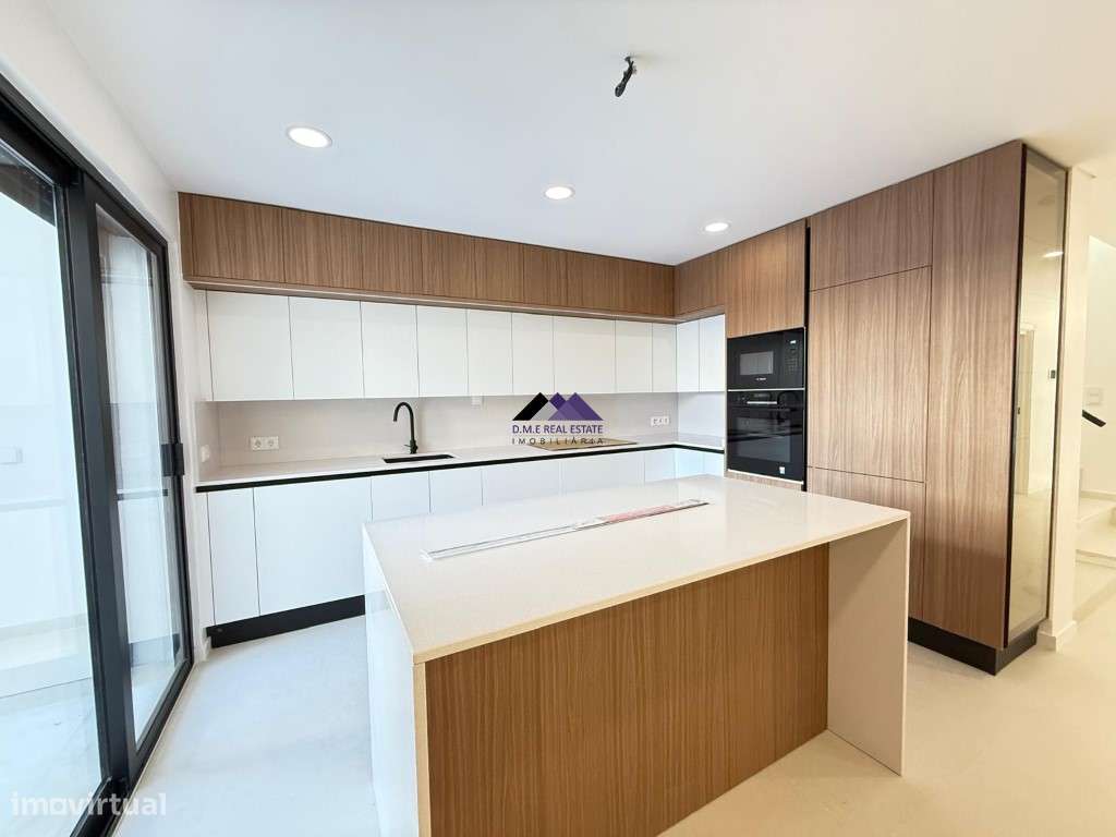 Moradia V3 com Garagem e Piscina a Estrear-17