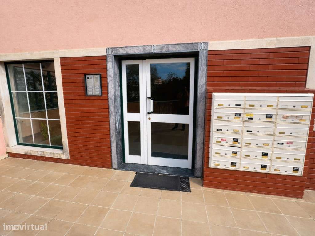 T3 com Varanda, Arrecadação e 2 Lugares de Garagem-30